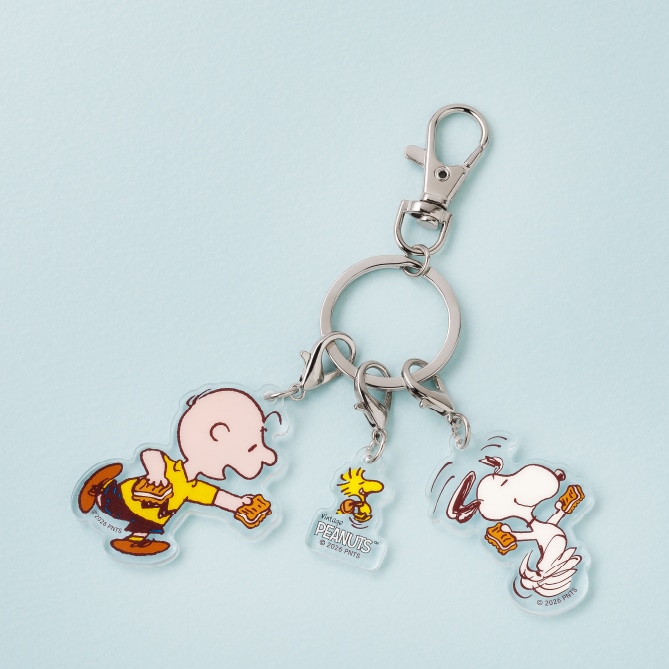 鮮やかな色合いのオリジナルの缶