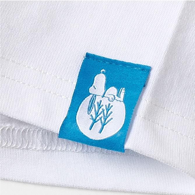 鮮やかな色合いのオリジナルの缶